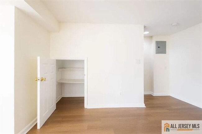 Building Photo - 234 Inza St