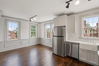 Building Photo - 9 Dana St