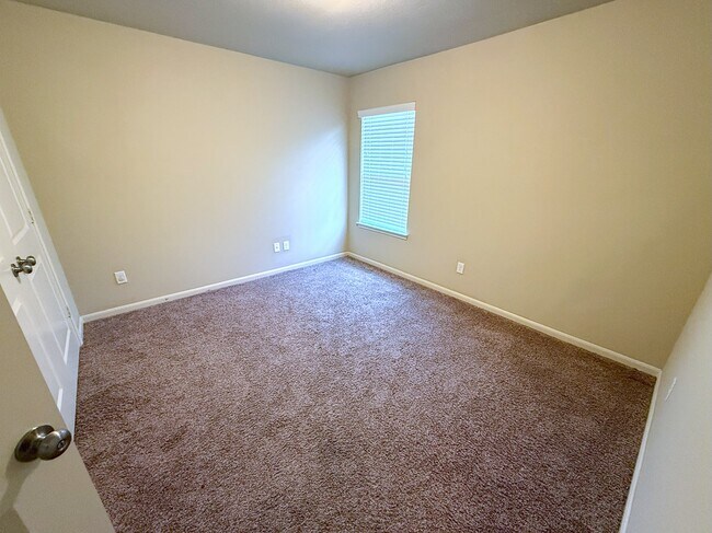 Building Photo - 117 Green Haven Dr
