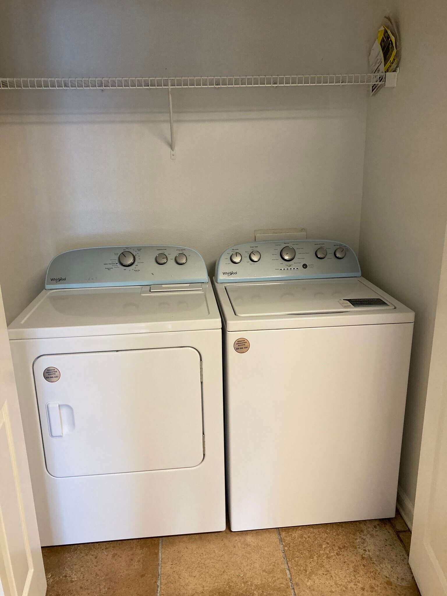 Building Photo - 421 Scrub Jay Dr