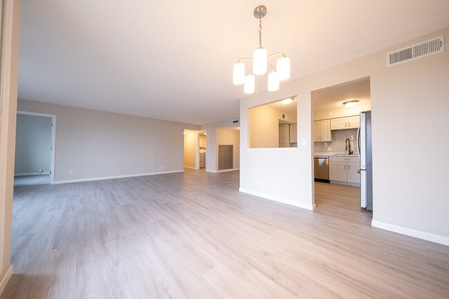 Building Photo - 7200 York Ave S