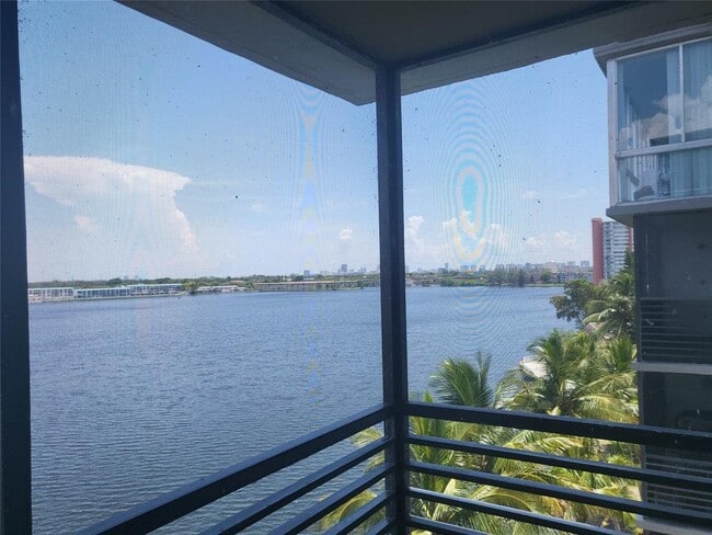 Building Photo - 1075 NE Miami Gardens Dr