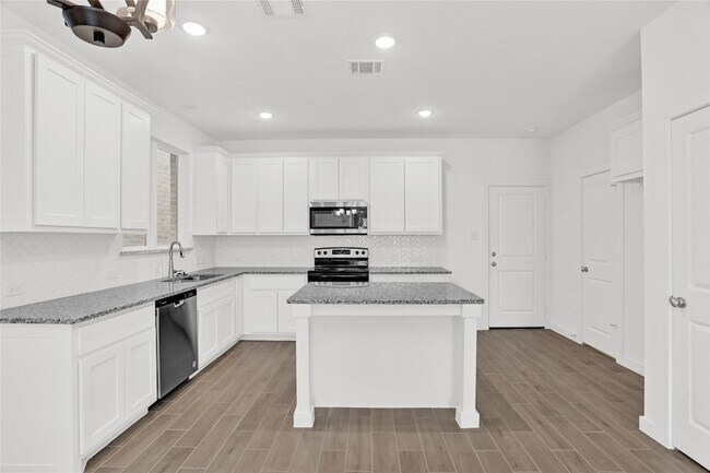 Building Photo - 312 Oakbend Dr