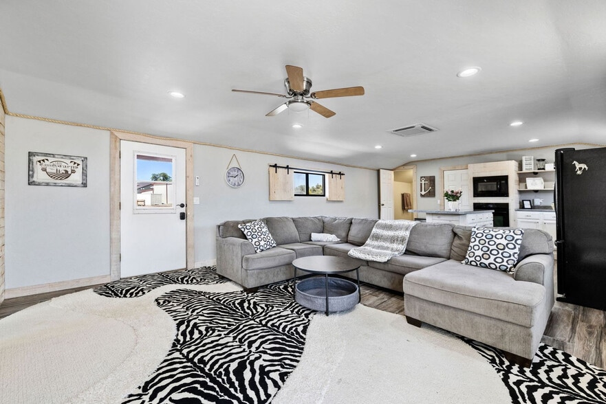 Primary Photo - 7625 N Williamson Valley Rd