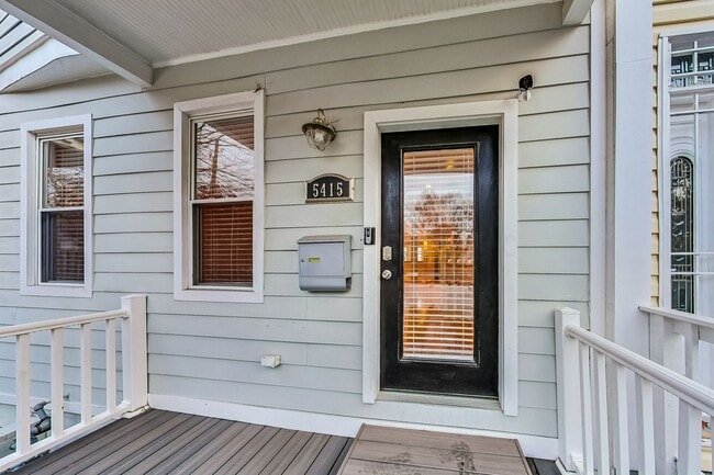 Building Photo - Beautiful TH - 4 bedroom + 3.5 BA - 7 mo -...