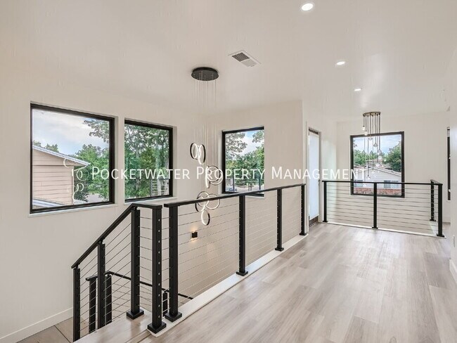 Building Photo - 3595 Darley Ave