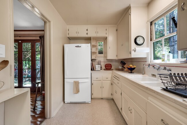 Building Photo - 7503 Willow Glen Rd