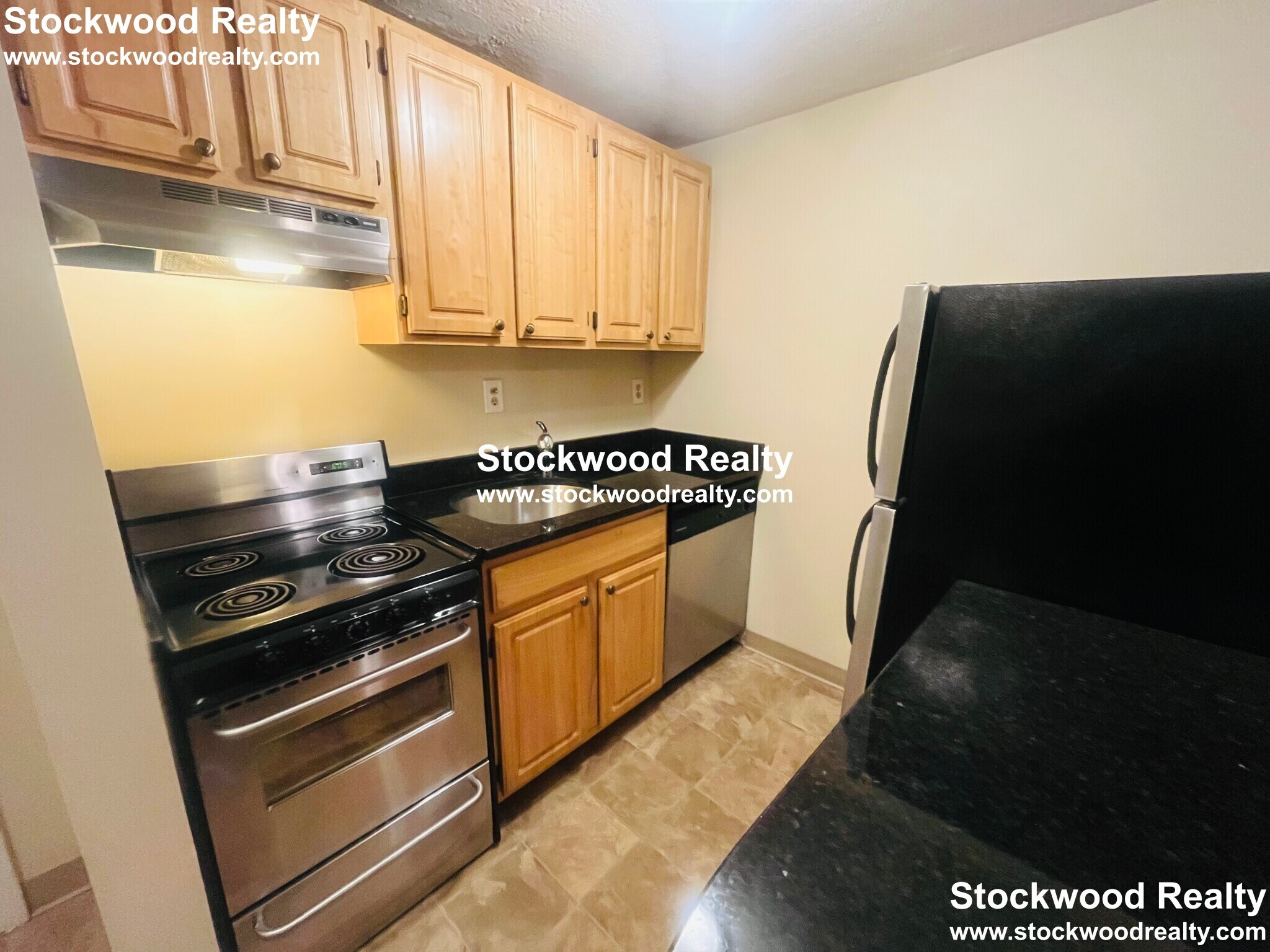 Building Photo - 382 Dorchester St