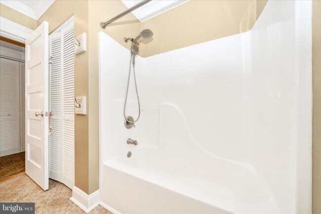 Building Photo - 1925 Pagebrook Rd