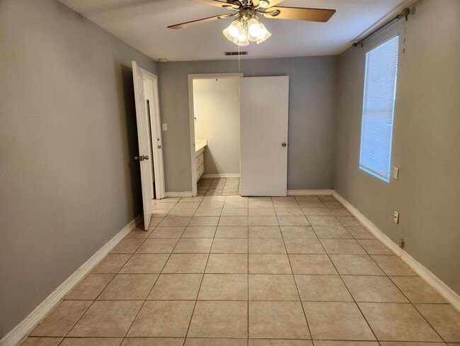 Building Photo - 3000 Ray Wood Dr