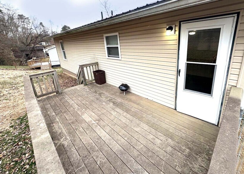 Building Photo - 3028 Meadowview Dr