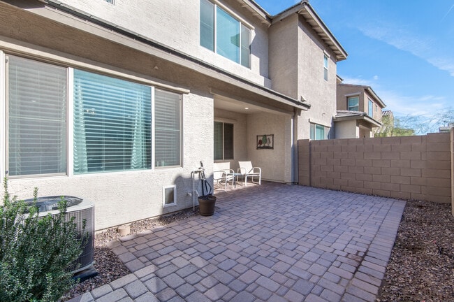 Building Photo - 737 E Beauchamp Dr