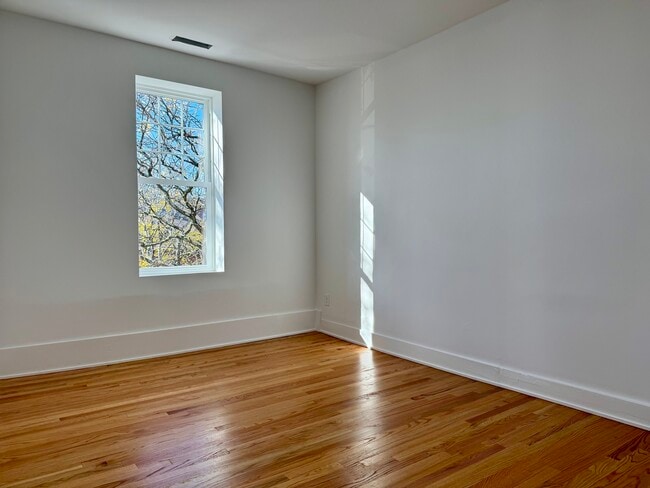 Building Photo - 177 Chestnut St