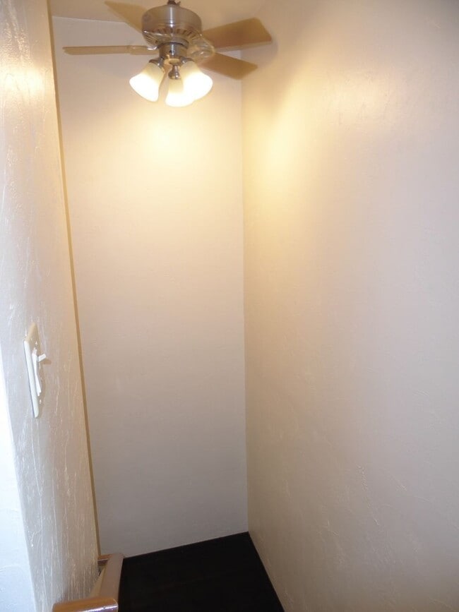 Building Photo - Pet Friendly Valley 2 story town home 2BD/...