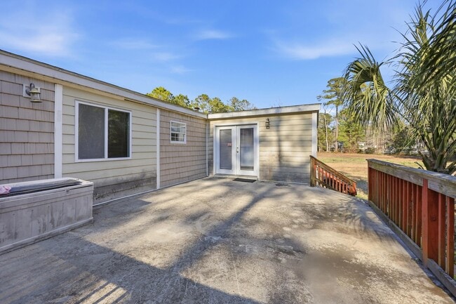 Building Photo - 3469 Cypress Dr