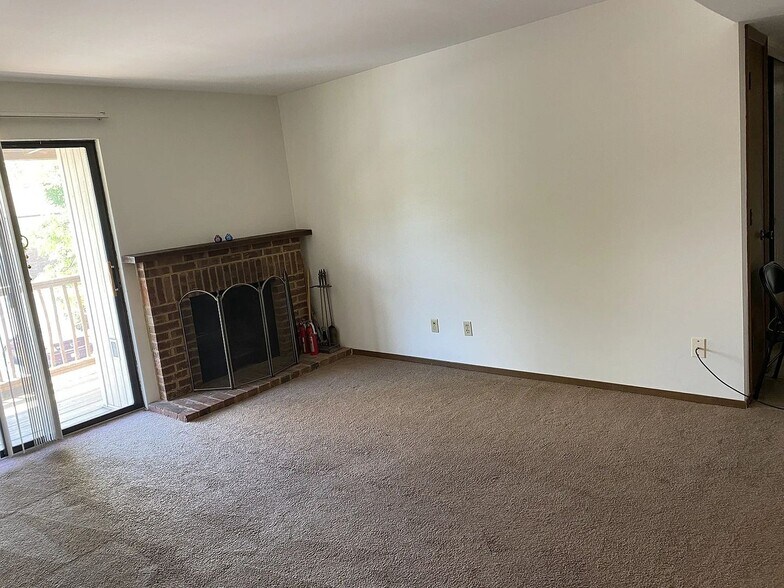 Building Photo - 1531 Springlet Ct