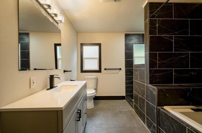 Building Photo - 6389 N Commercial Ave