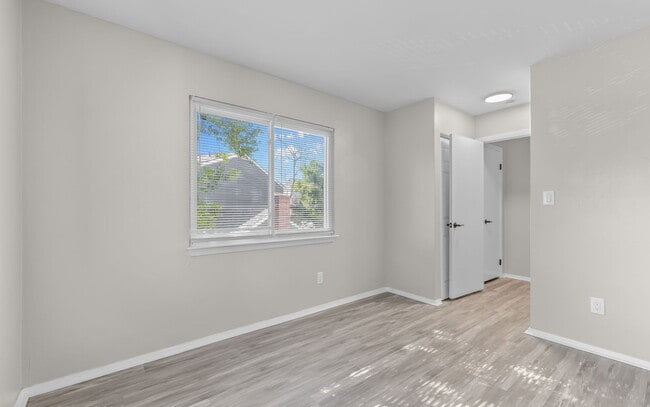 Building Photo - 809 Hampstead Ct