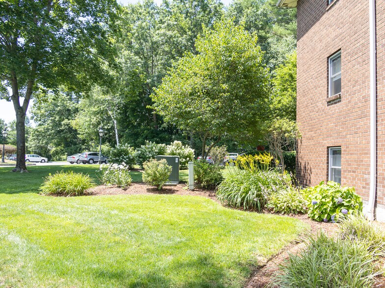 Building Photo - 209 Great Rd