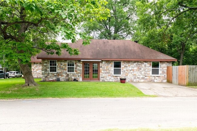 Building Photo - 1019 Pine St