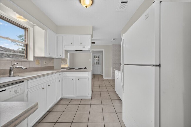 Building Photo - 25515 Stone Mill Ln