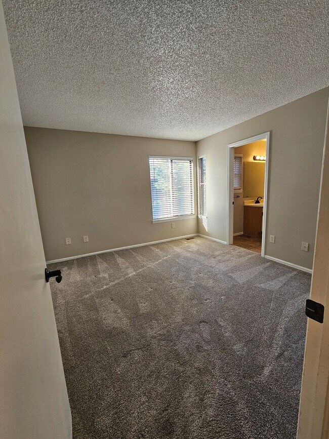 Building Photo - 945 Moorings Dr