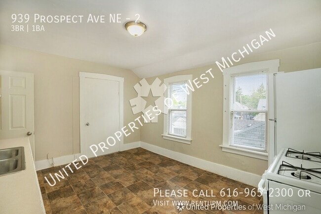 Building Photo - Available Now | 3 Bedroom, 1 Bath Upper Le...