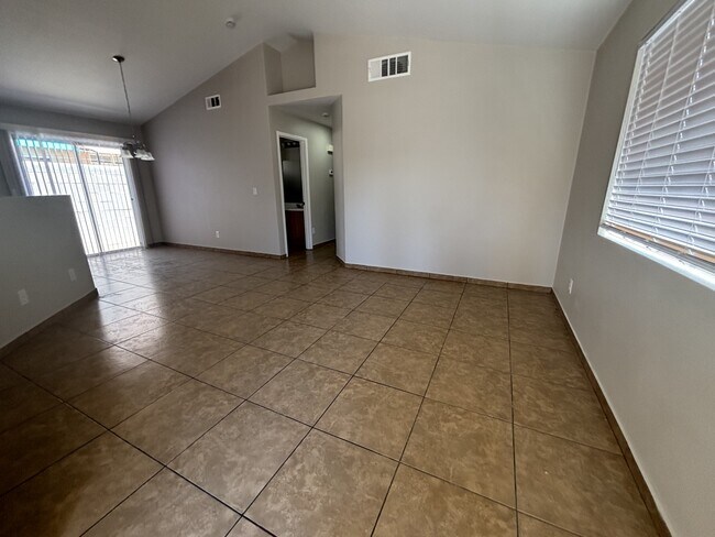 Building Photo - 4156 Abrams Ave