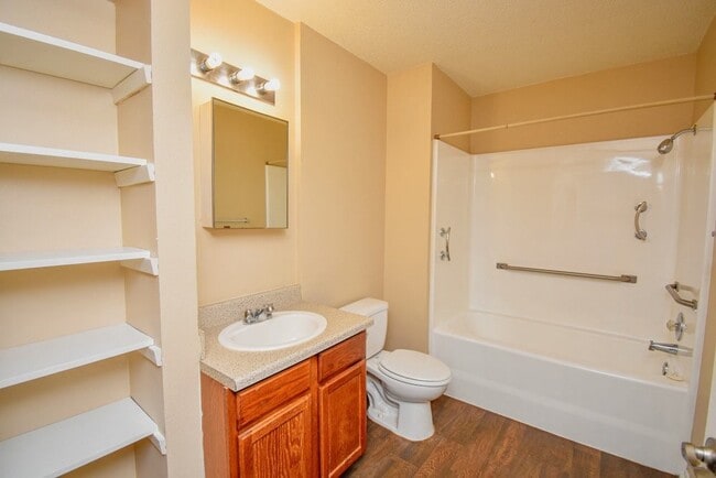 Building Photo - 1220 Heritage Dr