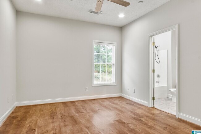 Building Photo - 1504 26th Ave E