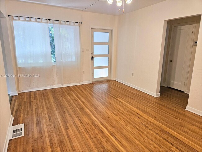 Building Photo - 6624 SW 78th Terrace