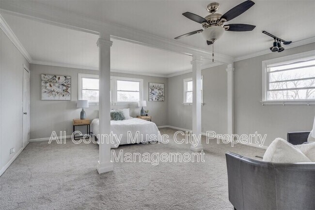 Building Photo - 209 Rhine Dr