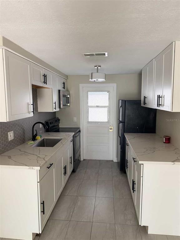 Building Photo - 1502 E Sewaha St