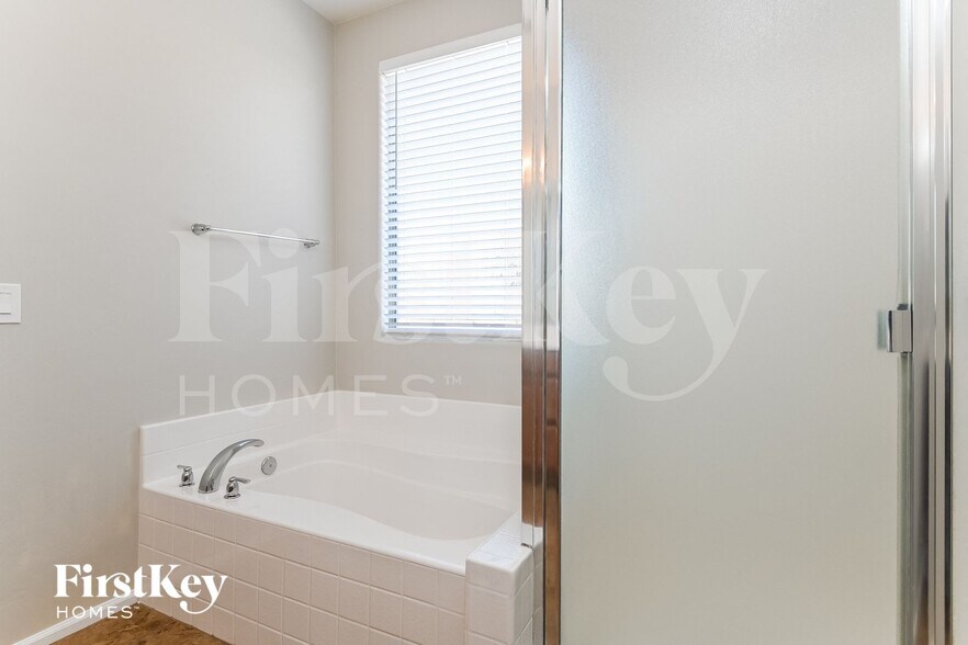 Building Photo - 3246 S Lakeside Ridge Loop