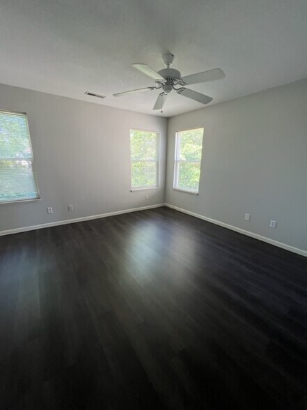 Building Photo - 696 Wilke Pl
