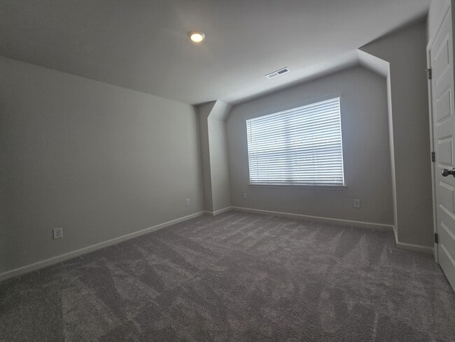 Building Photo - 701 Taylor Dr