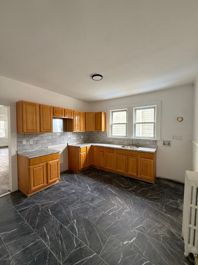 Building Photo - 1608 E Gibson St