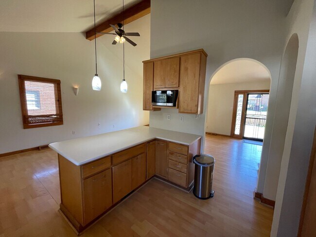 Building Photo - Split Level Home near Willow Lawn