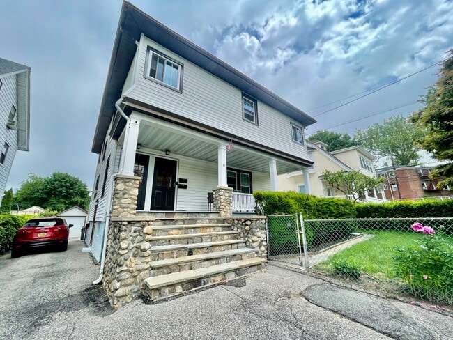 Building Photo - 31 Midland Ave