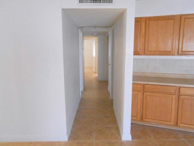 Building Photo - Single Story Home in Spring Valley