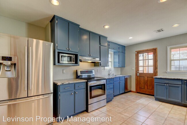 Building Photo - 3 br, 2 bath House - 807 S Littler Ave