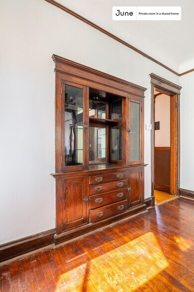 Building Photo - Room in Shared 3 bed/1 bath home