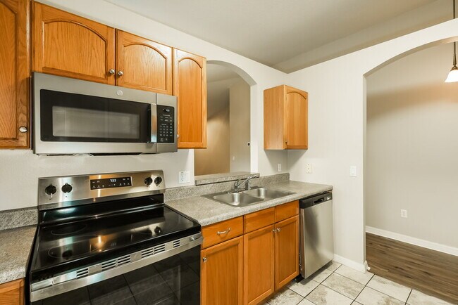 Building Photo - 1036 Lake Shore Ranch Dr