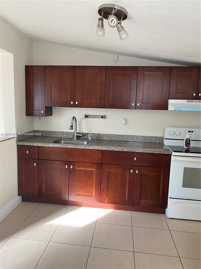 Building Photo - 6743 SW 15th St