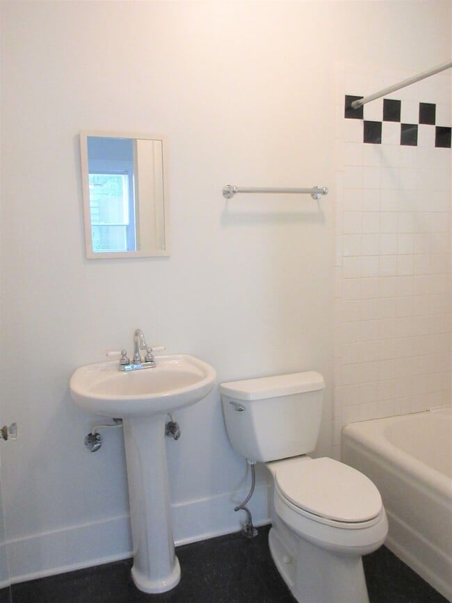 Building Photo - 709 Texas Ave