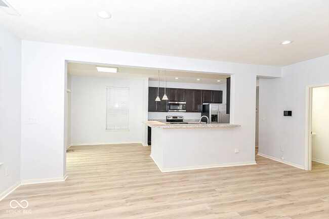 Building Photo - 9651 Calamus Dr