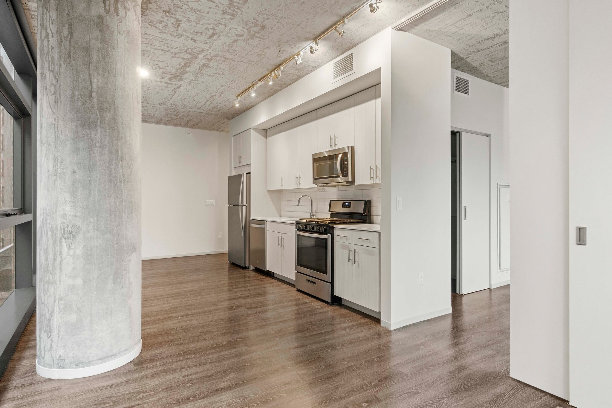Building Photo - 712 S Clark St