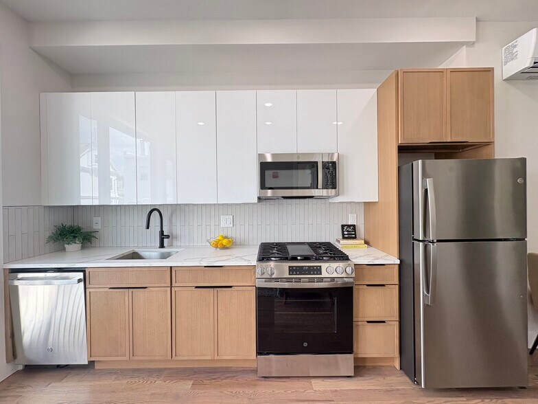 40 Lembeck Ave 206 - 42 Lembeck Ave