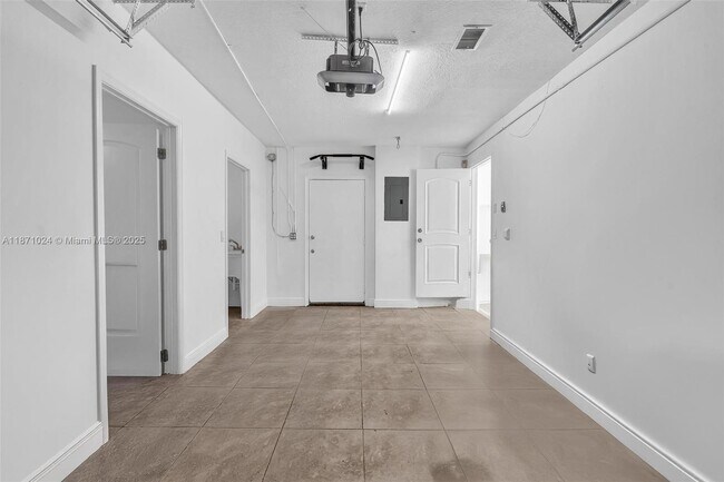 Building Photo - 20645 NE 25th Pl