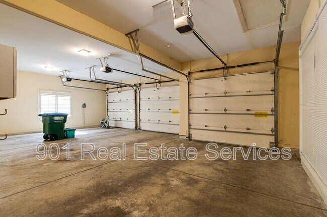 Building Photo - 3181 Cheval Dr